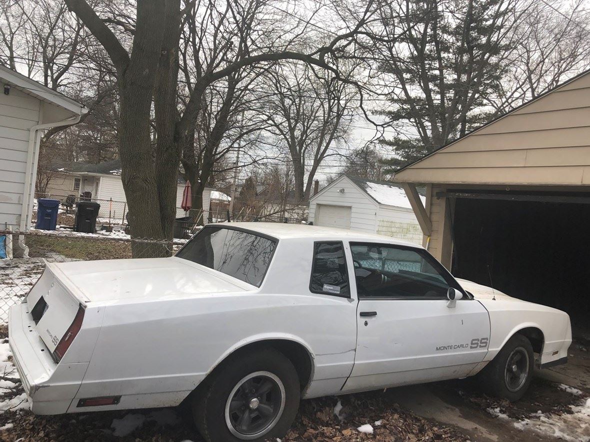 1985 Chevrolet Monte Carlo for sale by owner in Redford