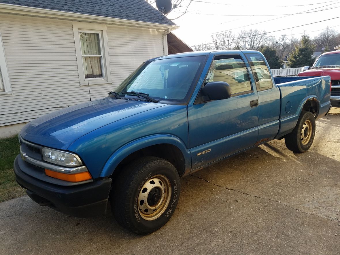 2001 Chevrolet S-10 for sale by owner in Cedar Rapids