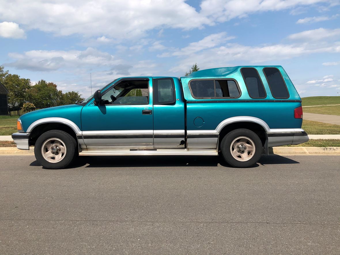 1995 Chevrolet S-10 LS for sale by owner in Gallatin