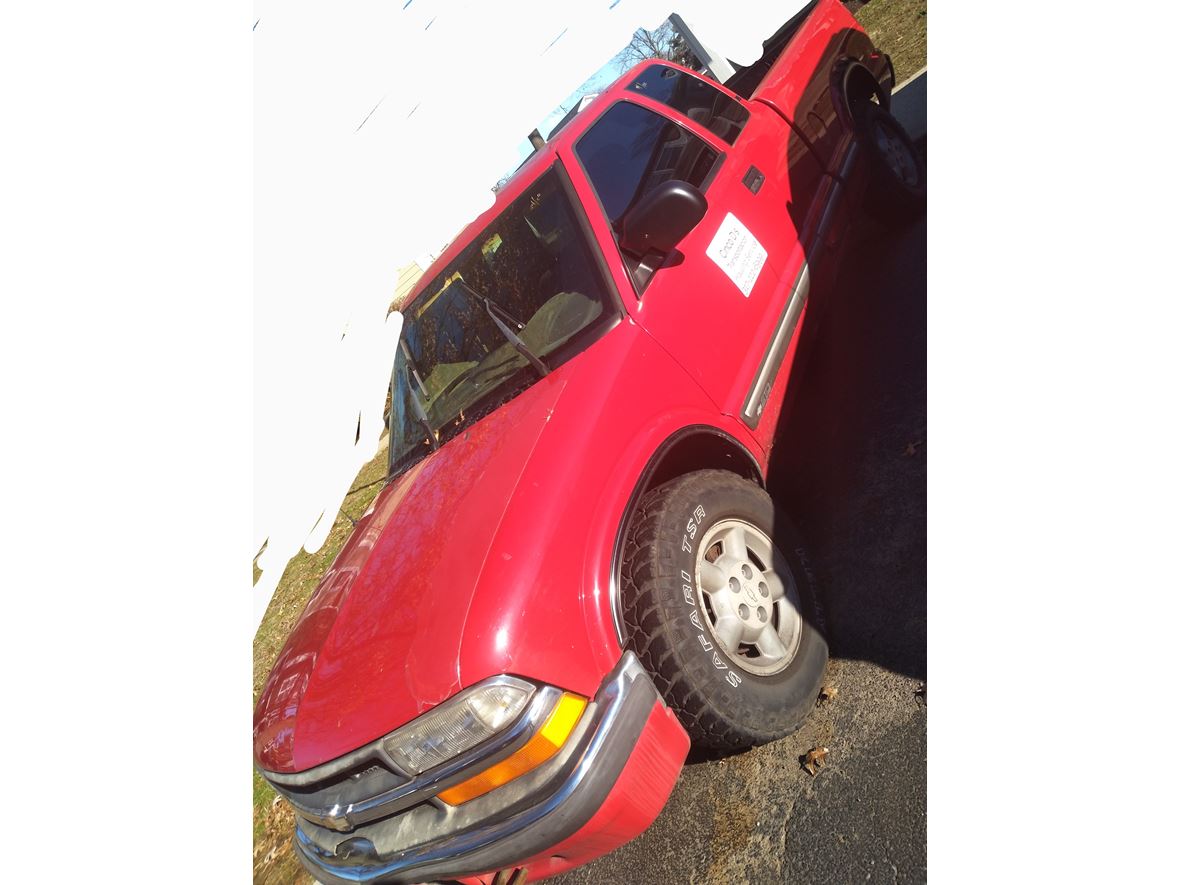 2000 Chevrolet S10 for sale by owner in Indianapolis
