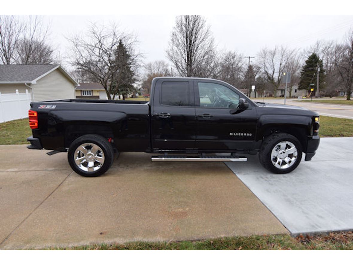2017 Chevrolet Silverado 1500 for sale by owner in East Peoria