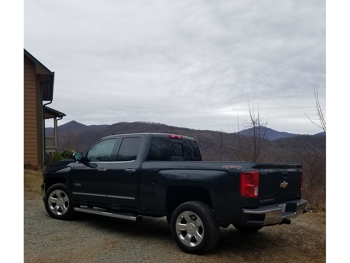 2017 Chevrolet Silverado 1500 for sale by owner in Boone