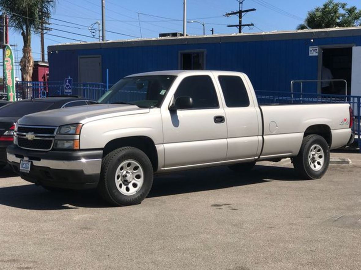 2006 Chevrolet Silverado 1500 Crew Cab for sale by owner in Van Nuys