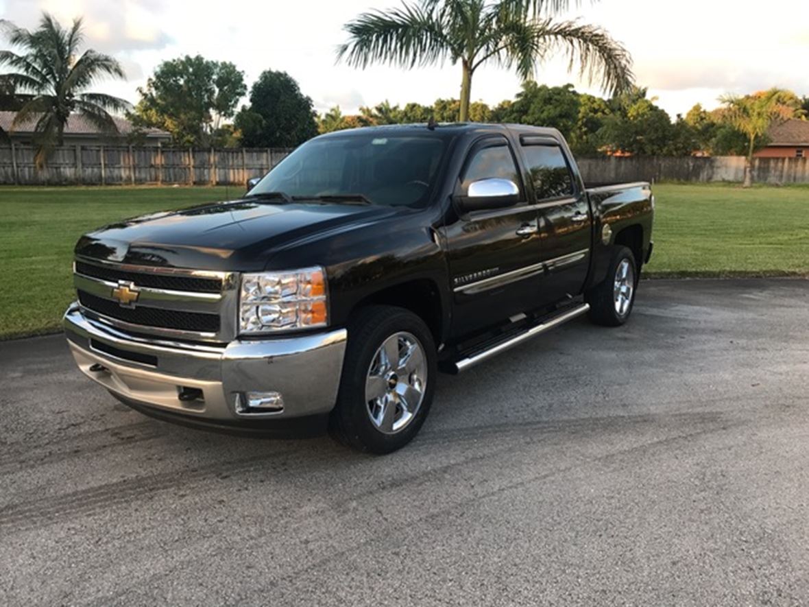 2011 Chevrolet Silverado 1500 Crew Cab for sale by owner in Miami