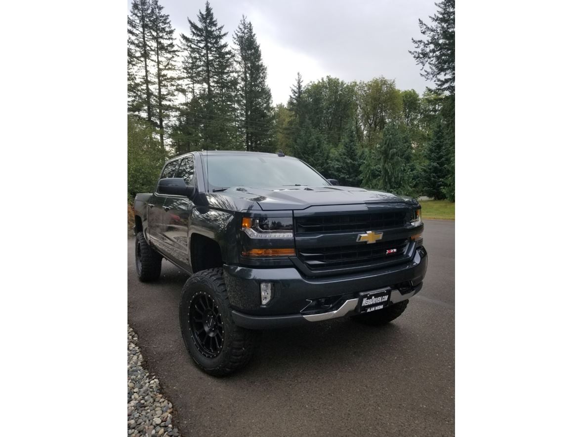 2017 Chevrolet Silverado 1500 Crew Cab for sale by owner in Battle Ground