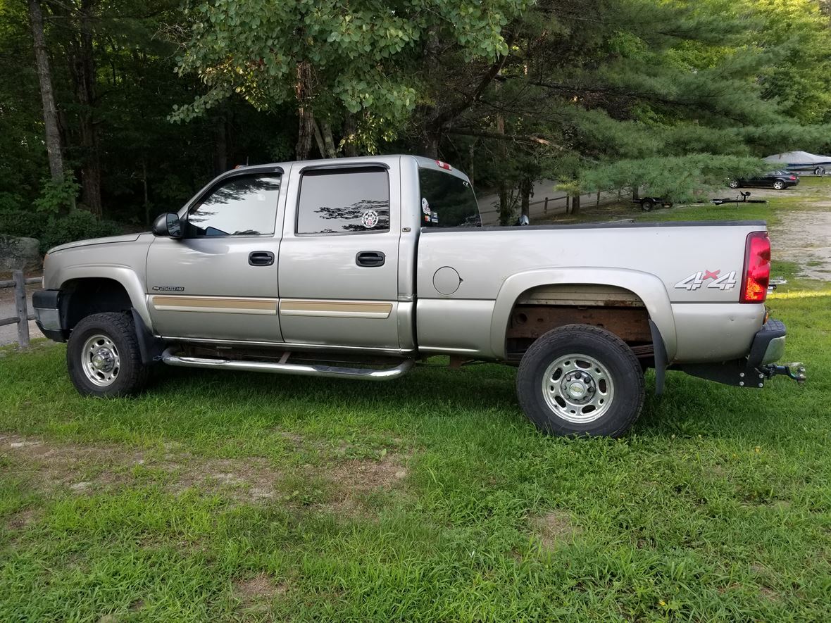 2003 Chevrolet Silverado 2500 Crew Cab for sale by owner in Raymond
