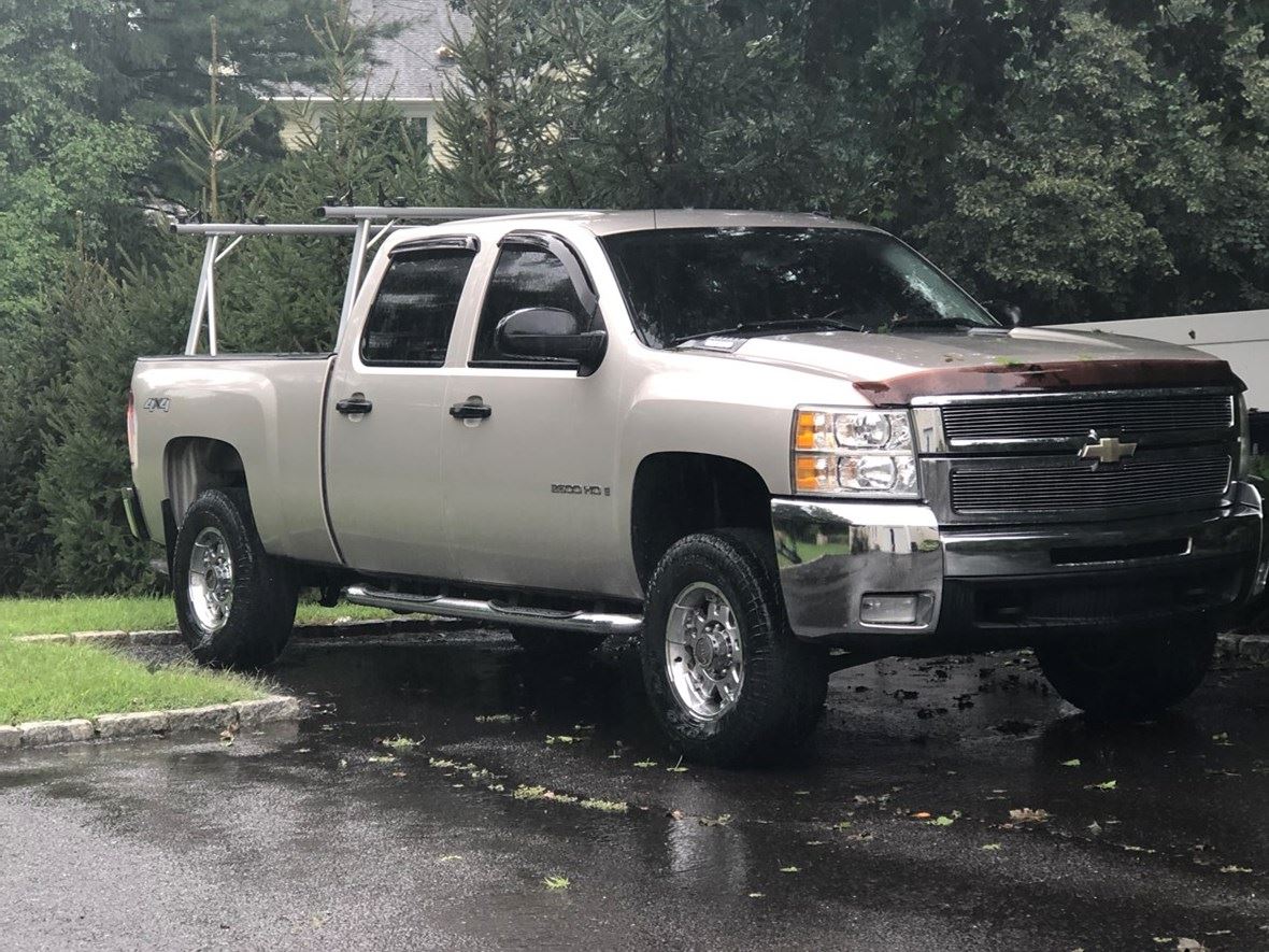 2008 Chevrolet Silverado 2500 Crew Cab for sale by owner in Stamford