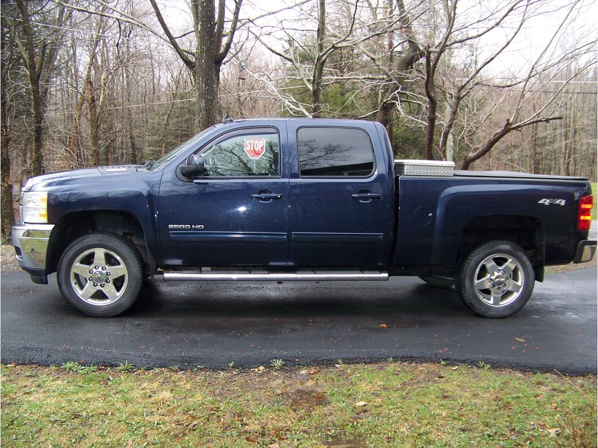 2011 Chevrolet Silverado 2500 Crew Cab for sale by owner in Tobyhanna