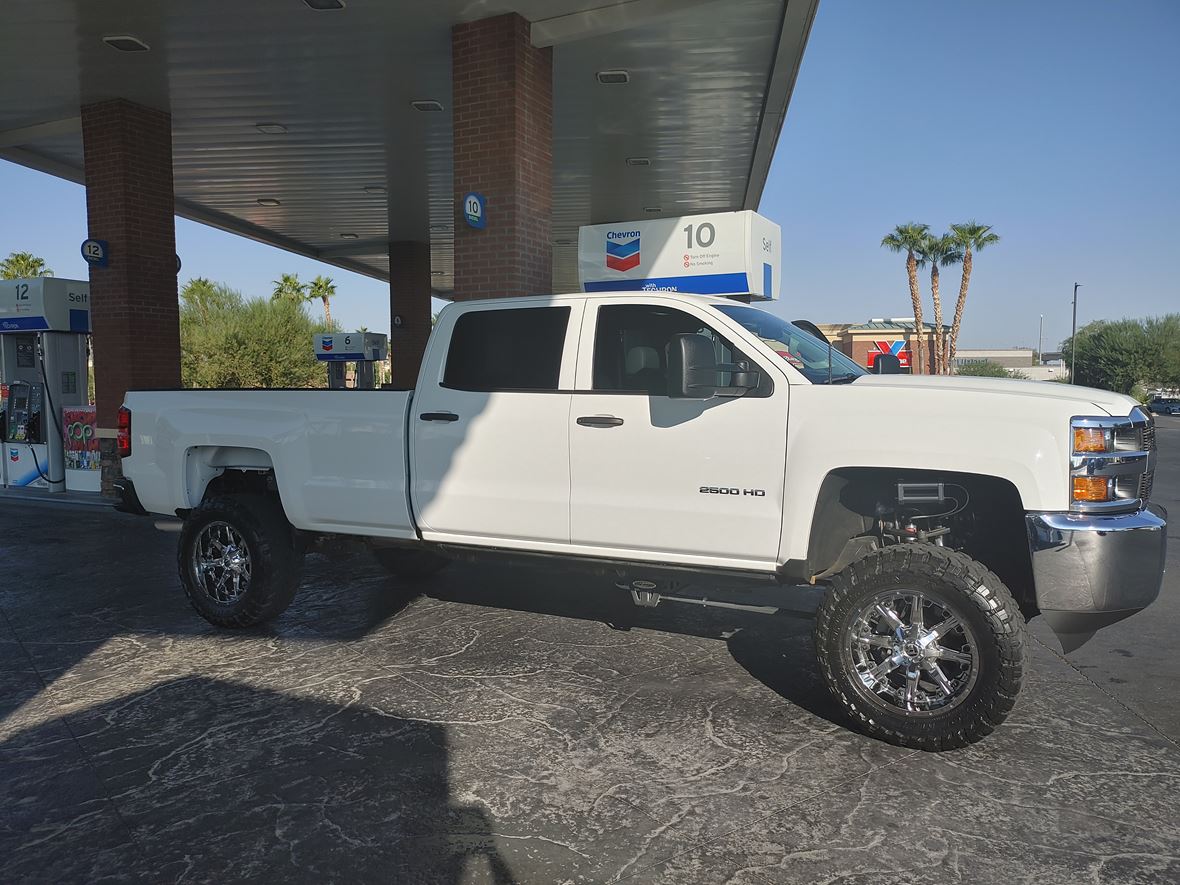 2015 Chevrolet Silverado 2500 Crew Cab for sale by owner in Las Vegas