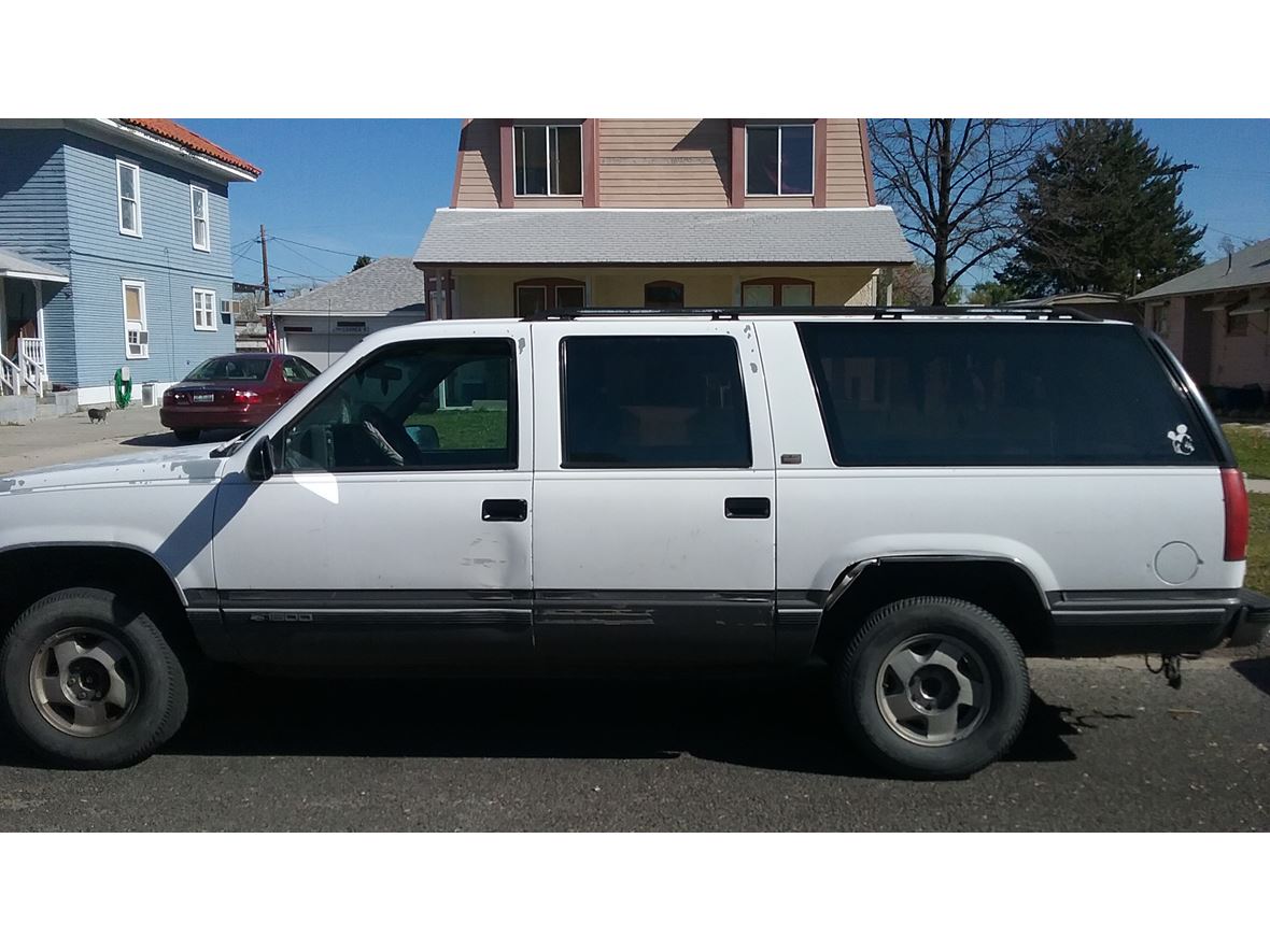 1998 Chevrolet Suburban for sale by owner in Payette