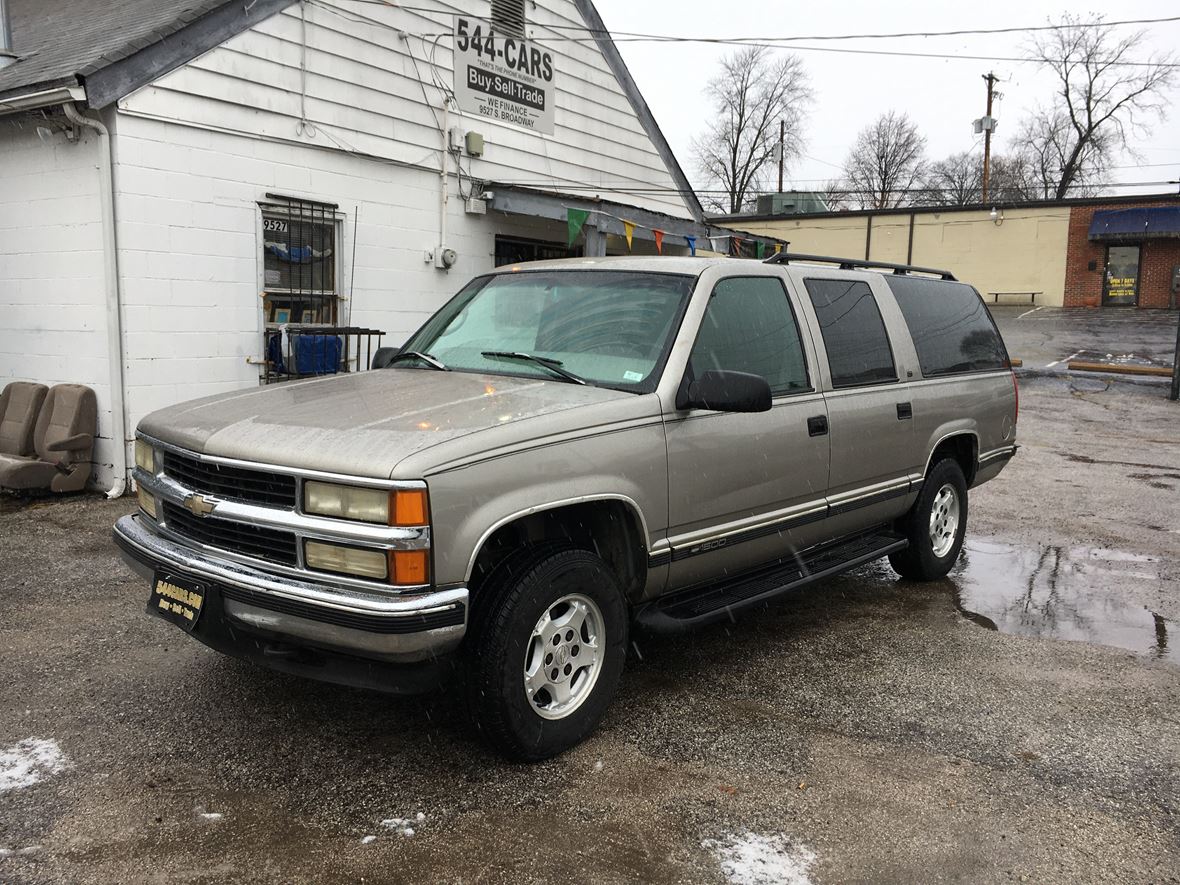 1999 Chevrolet Suburban for sale by owner in Saint Louis