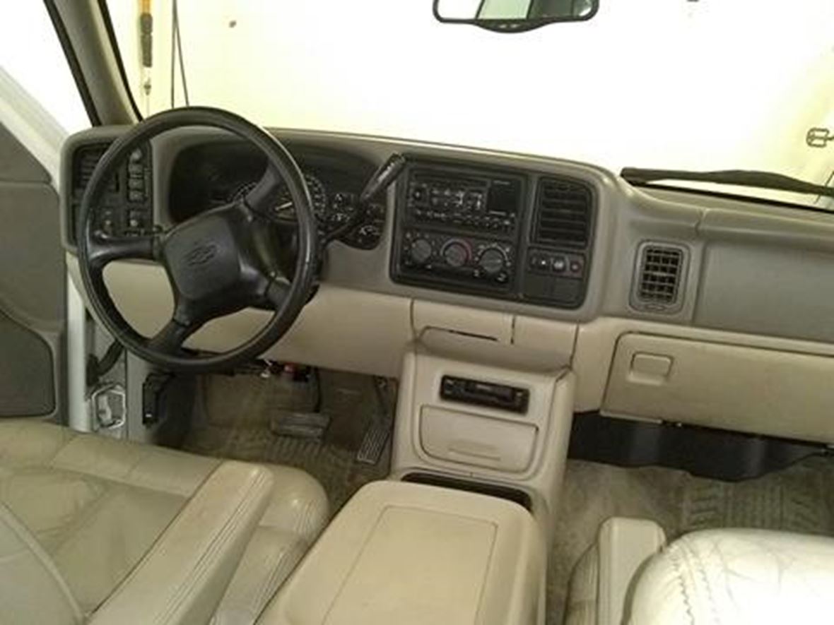 2002 Chevrolet Suburban for sale by owner in Mokane