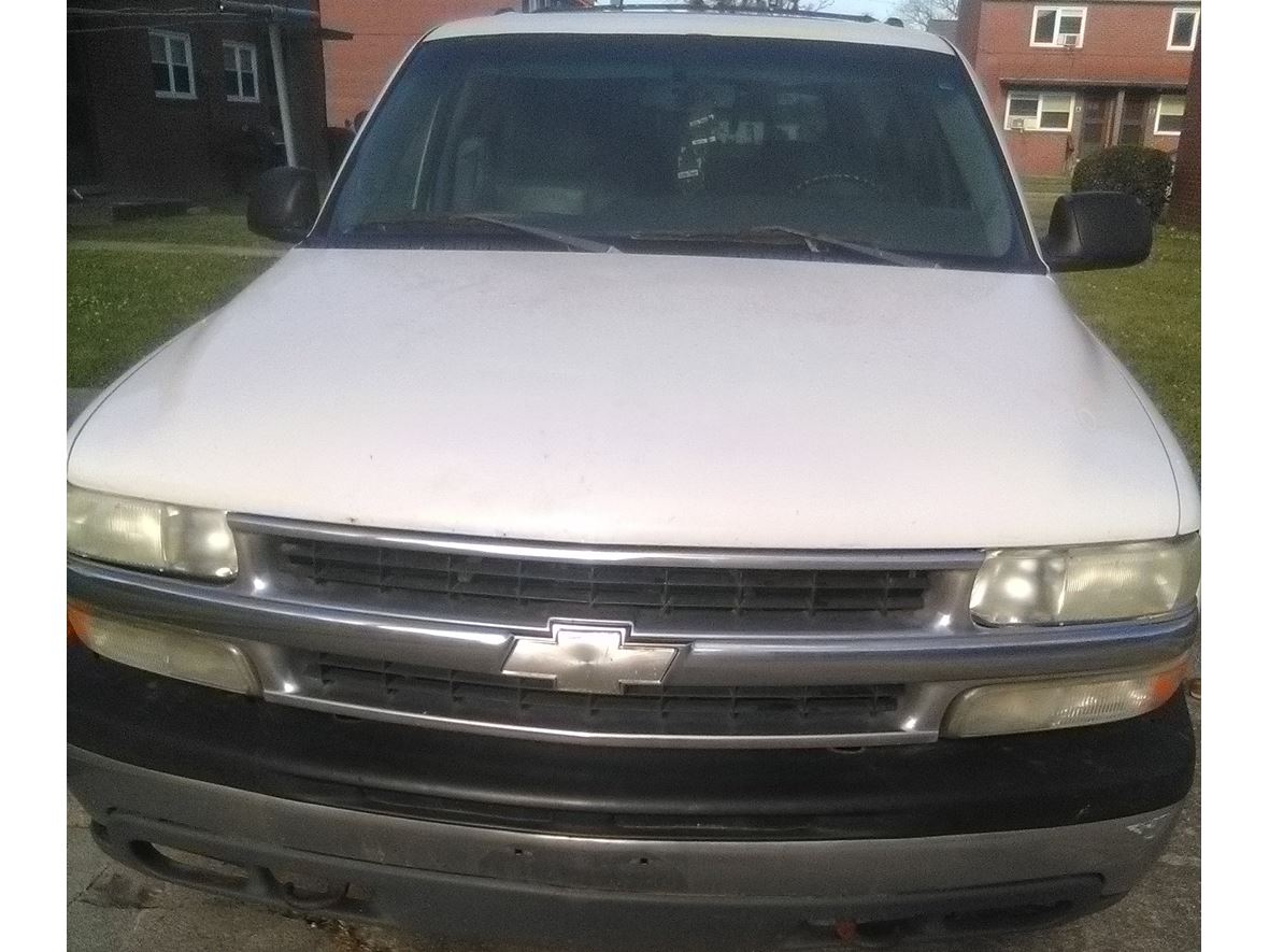 2003 Chevrolet Suburban for sale by owner in Kinston