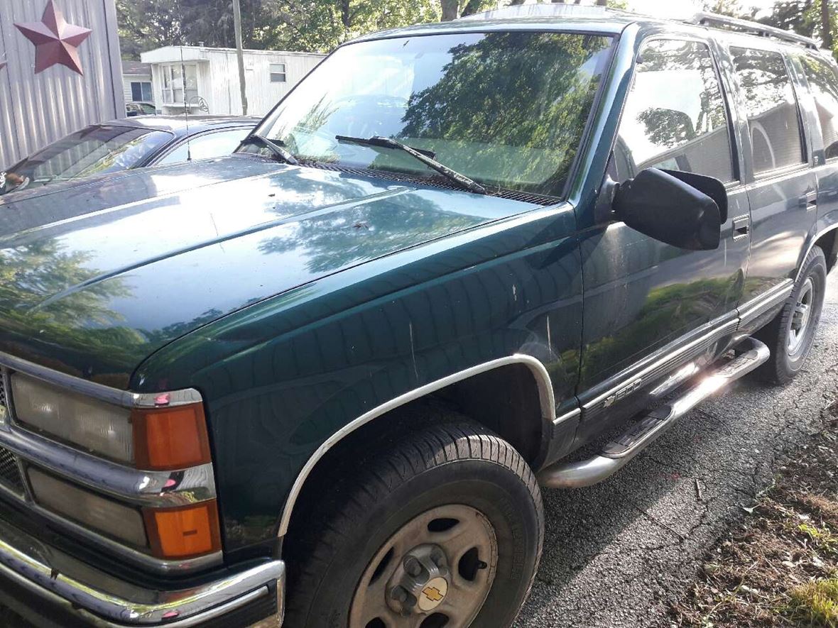 1995 Chevrolet Tahoe for sale by owner in North Liberty