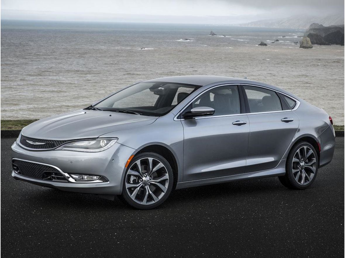 2015 Chrysler 200 S for sale by owner in Tipp City