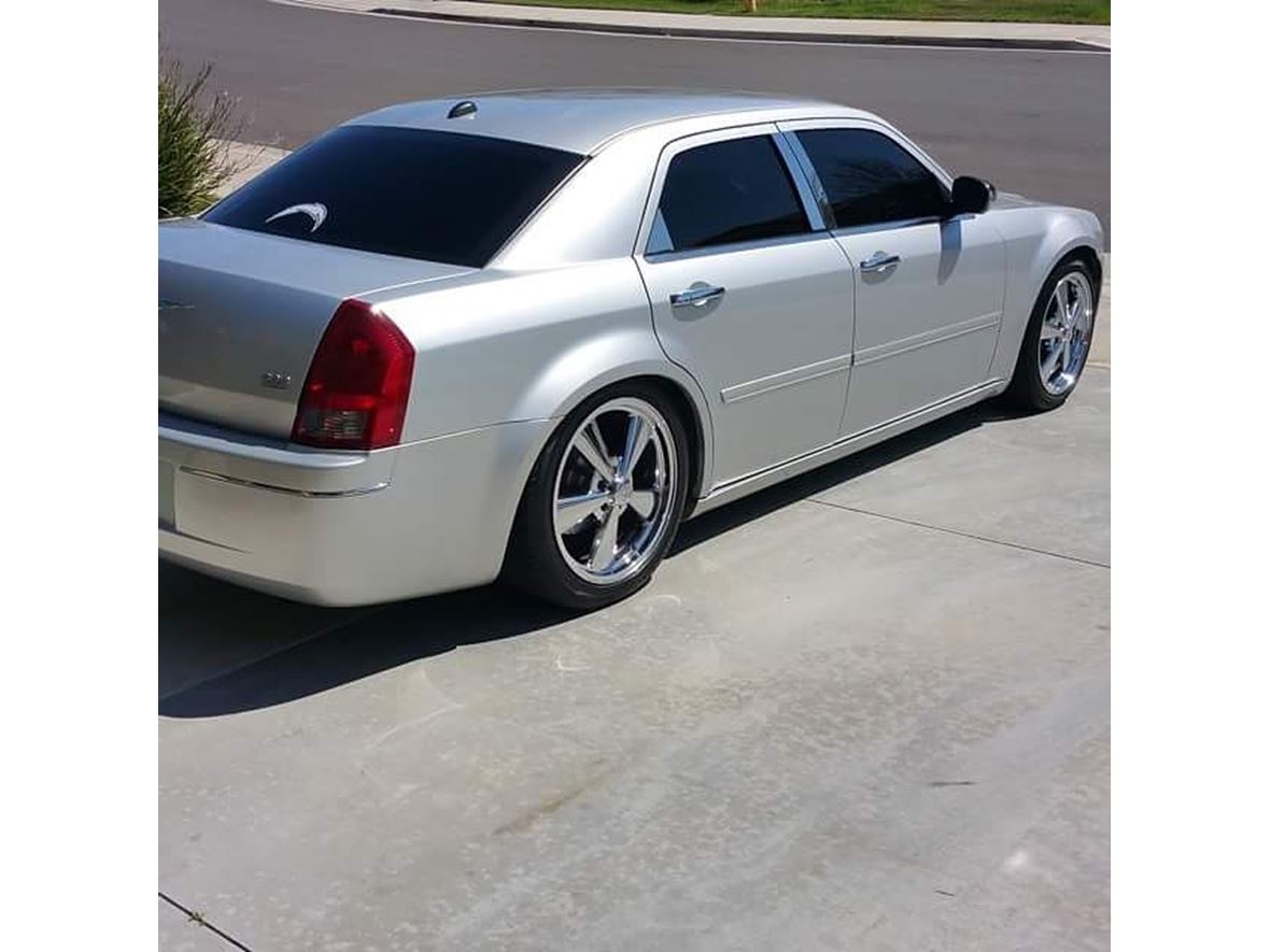 2005 Chrysler 300 for sale by owner in Winchester