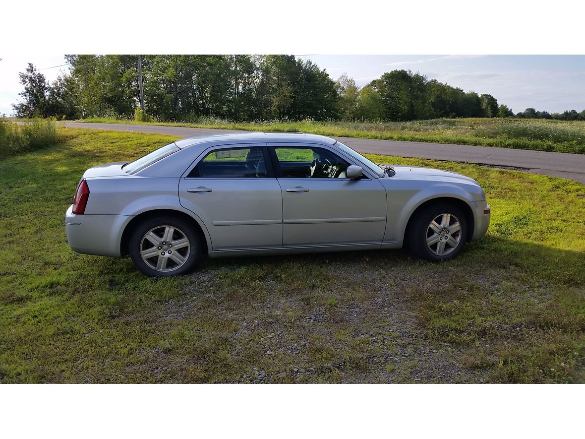 2005 Chrysler 300 Touring for sale by owner in Levant