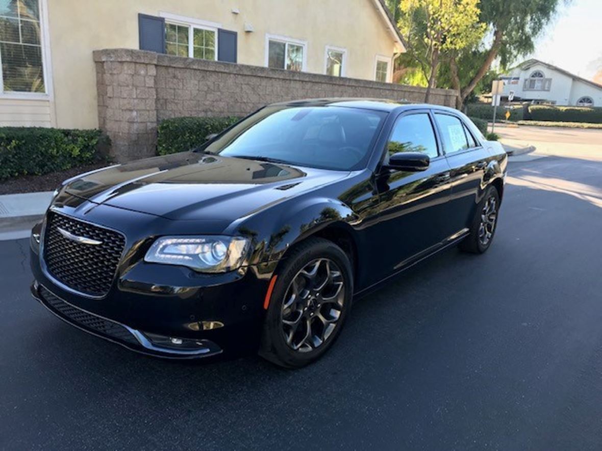 2015 Chrysler 300 for sale by owner in Chino