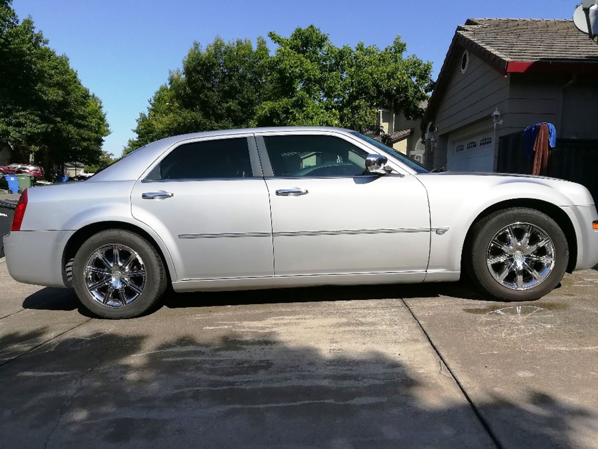 2005 Chrysler 300C for sale by owner in Windsor