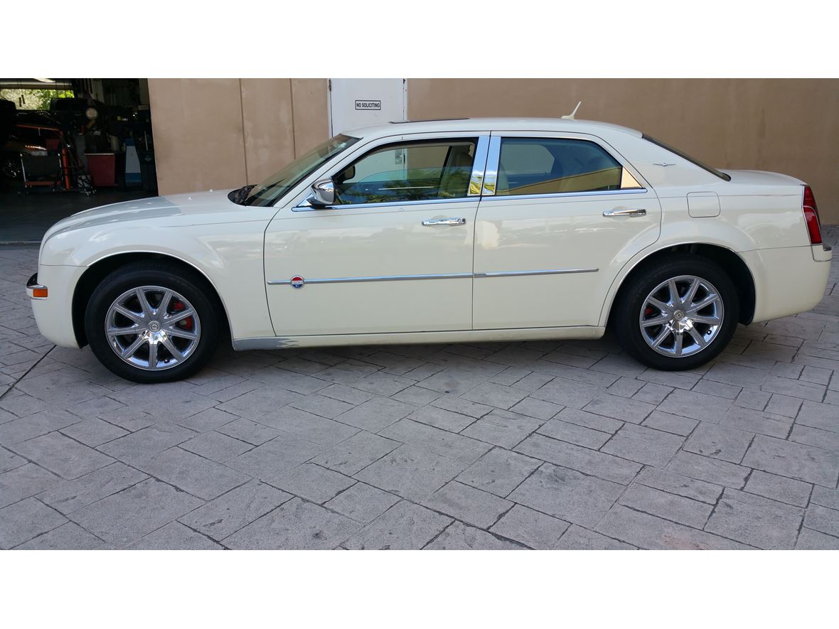 2008 Chrysler 300C for sale by owner in Pompano Beach