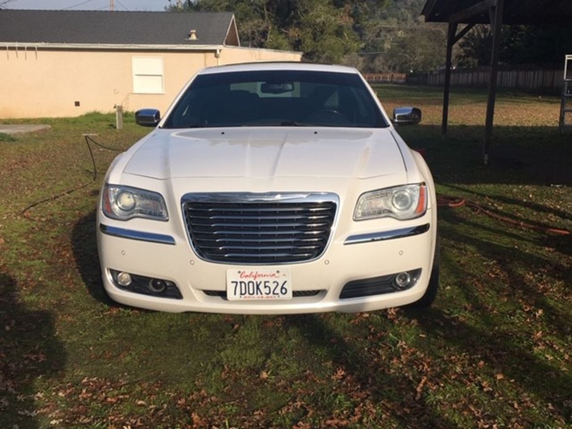 2011 Chrysler 300C for sale by owner in Napa
