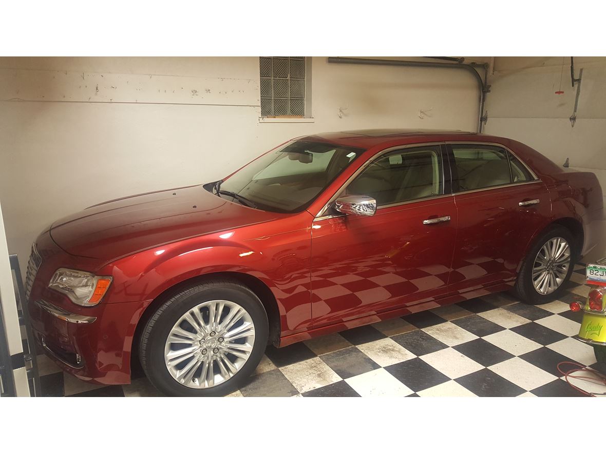2013 Chrysler 300C for sale by owner in Southfield