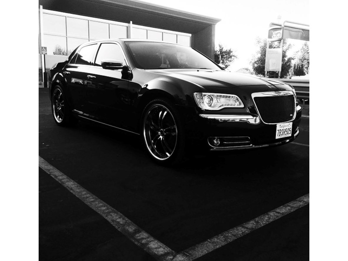 2014 Chrysler 300C for sale by owner in Clovis