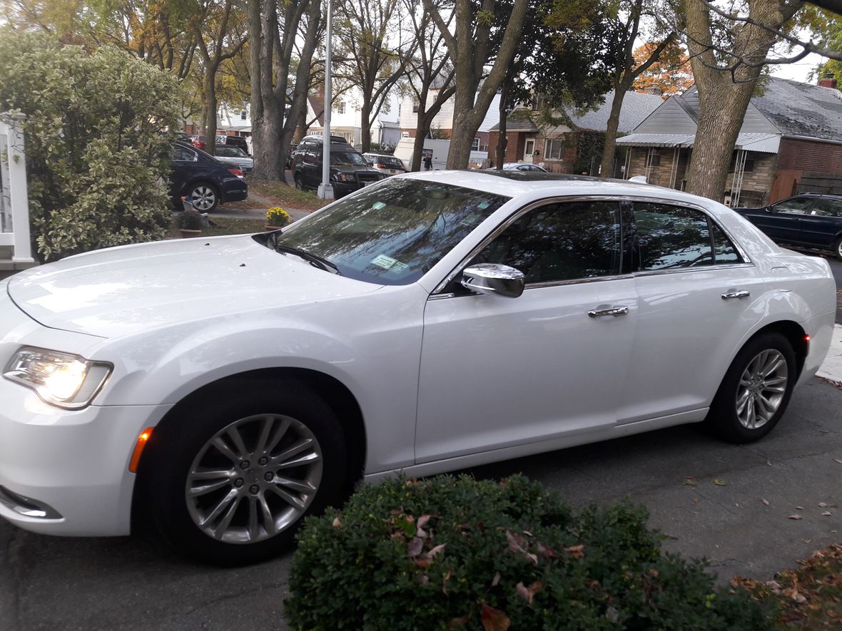 2016 Chrysler 300C for sale by owner in Bay Shore