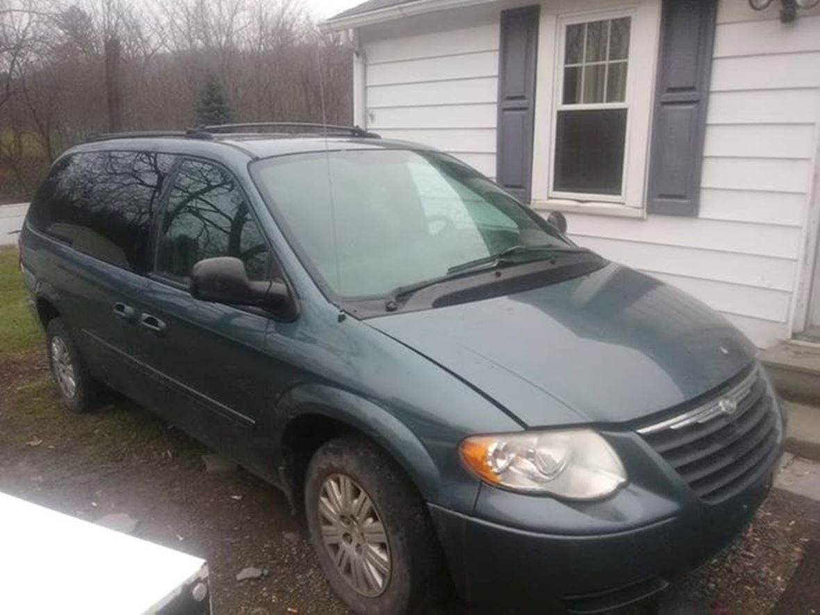 2005 Chrysler Town & Country for sale by owner in Towanda