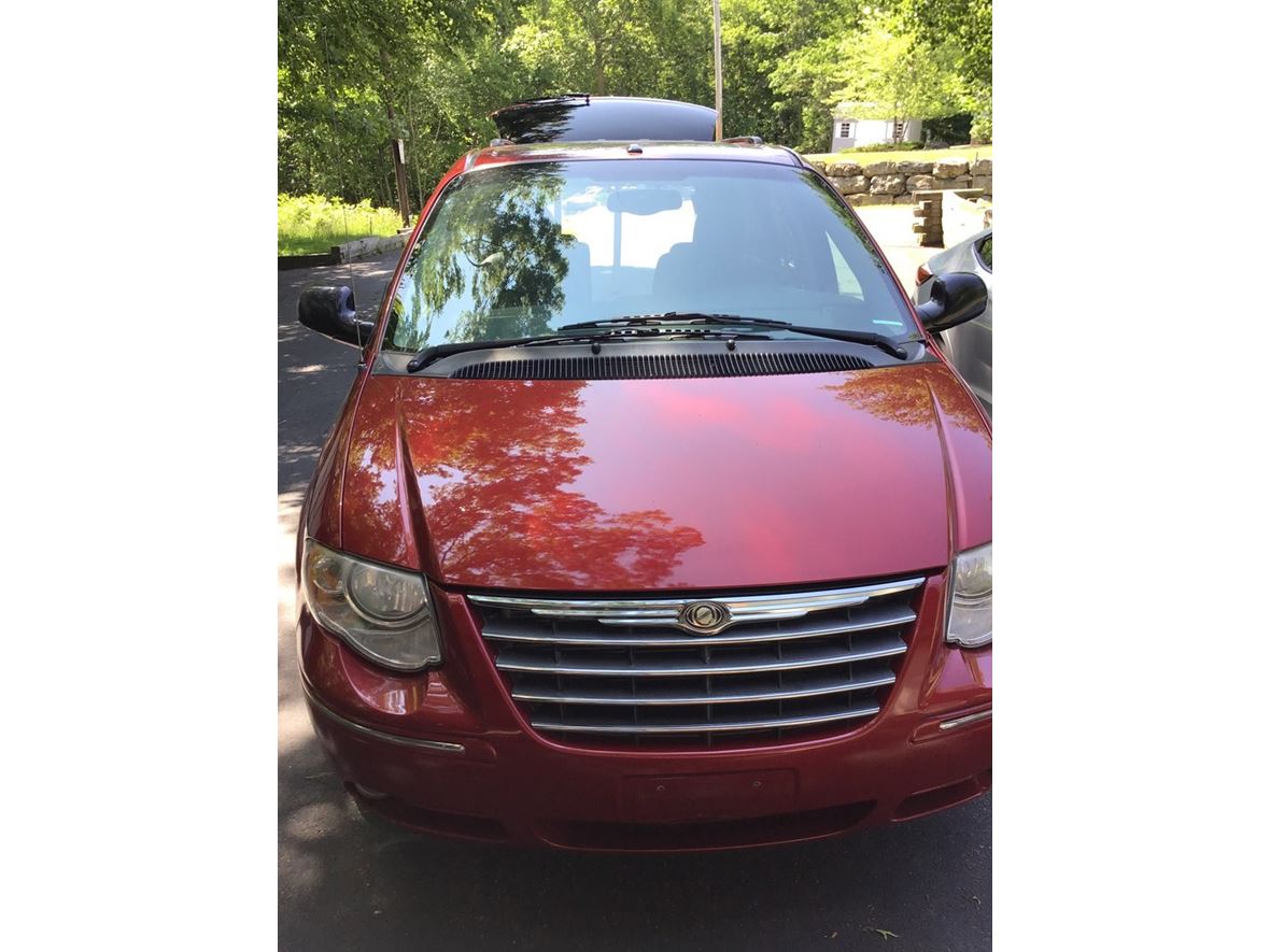 2006 Chrysler Town & Country for sale by owner in Canadensis