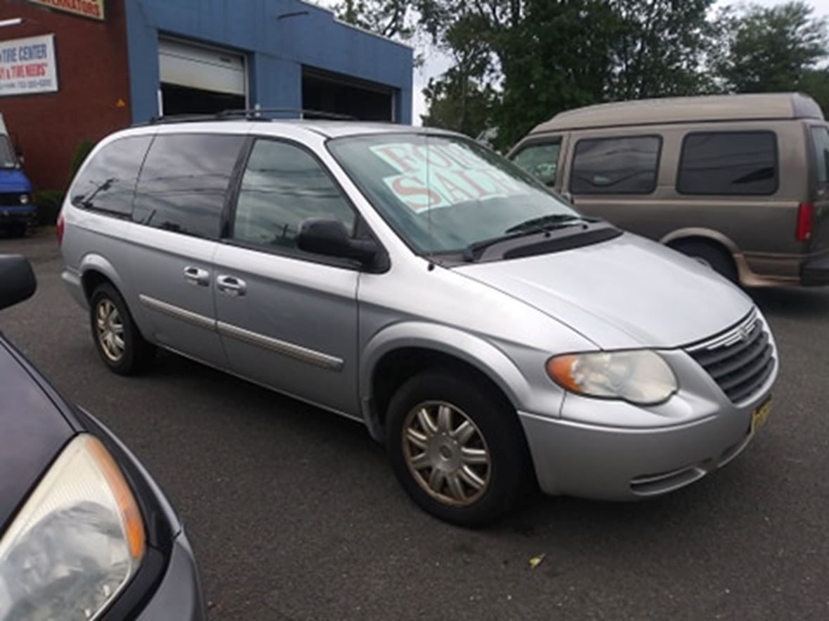 2007 Chrysler Town & Country for sale by owner in Colonia