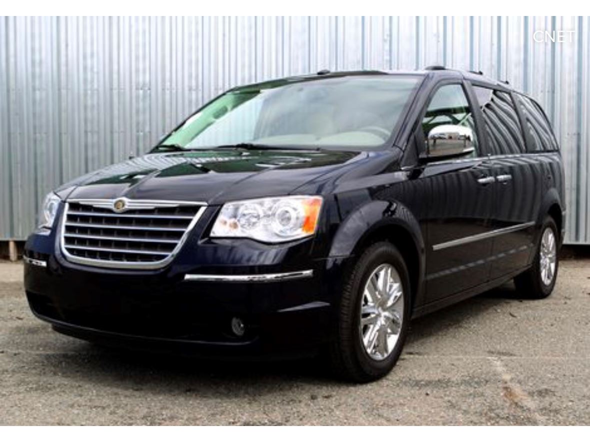 2010 Chrysler Town & Country for sale by owner in Sidney