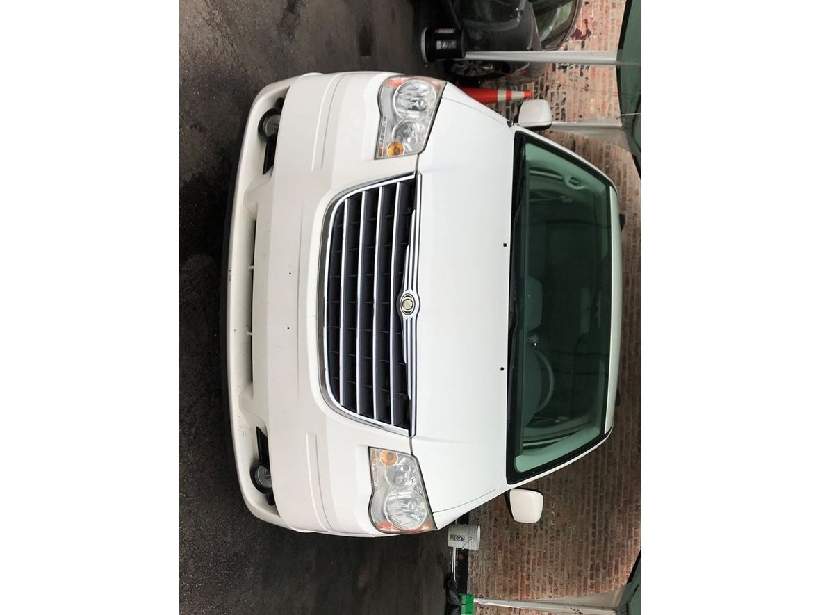2010 Chrysler Town & Country for sale by owner in Chicago