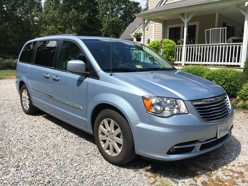 2013 Chrysler Town & Country for sale by owner in Church Road