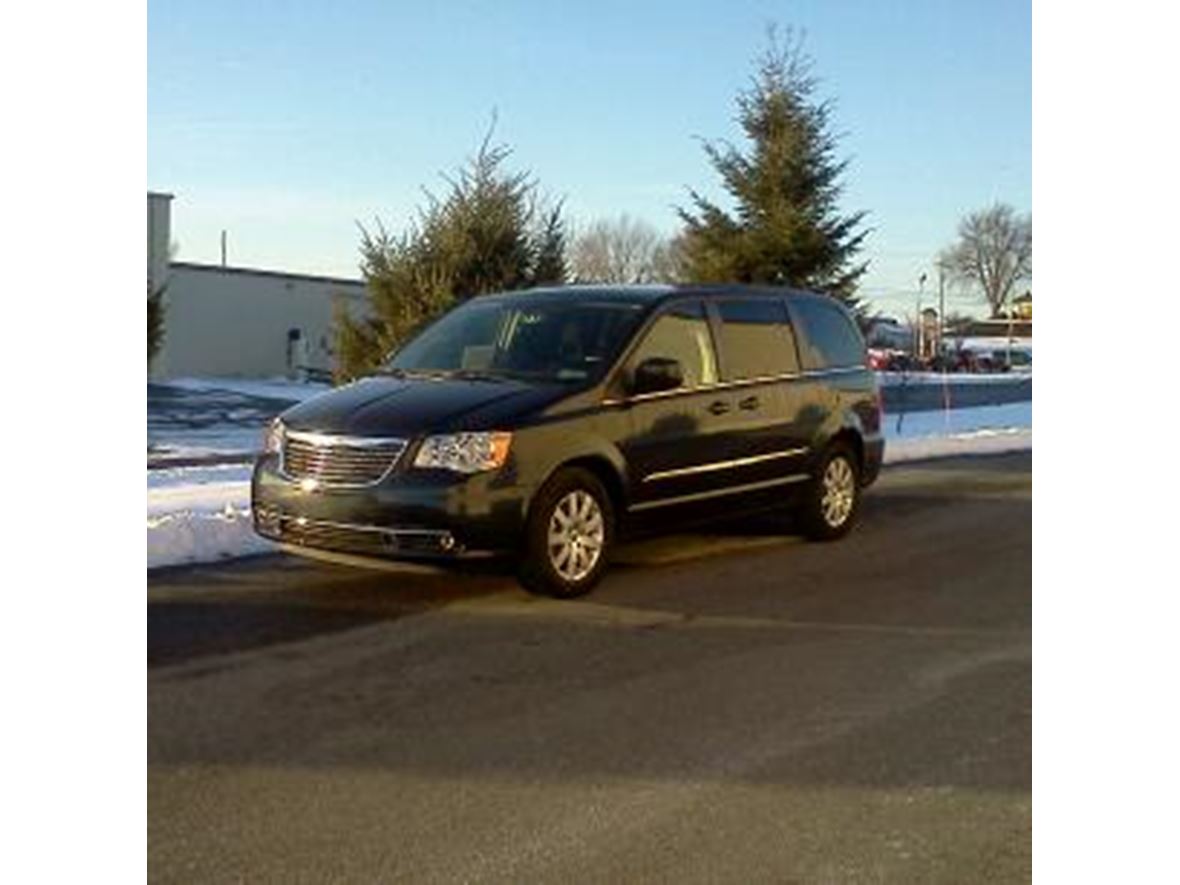2013 Chrysler Town & Country for sale by owner in Myerstown