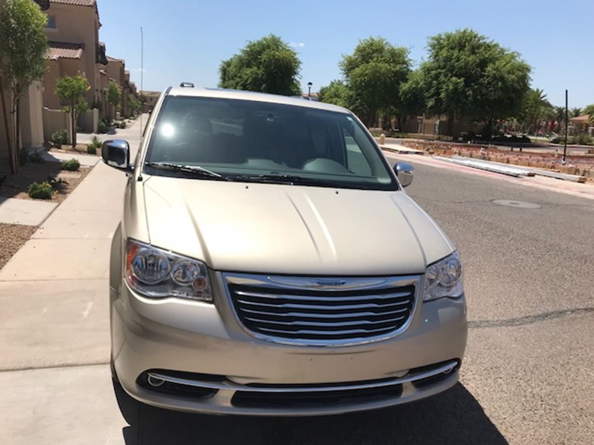 2013 Chrysler Town & Country for sale by owner in Mesa