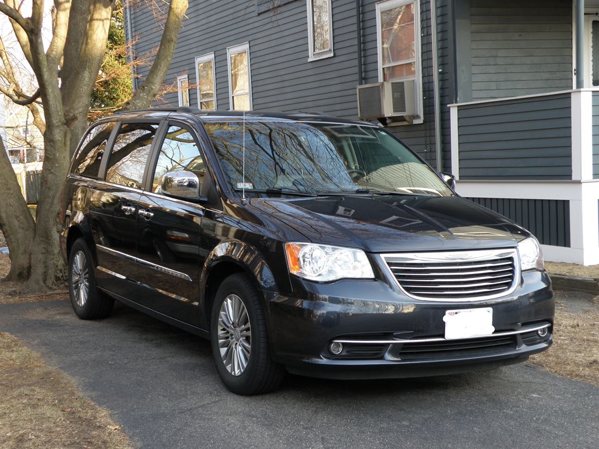 2013 Chrysler Town & Country Private Car Sale in Haverhill, MA 01830