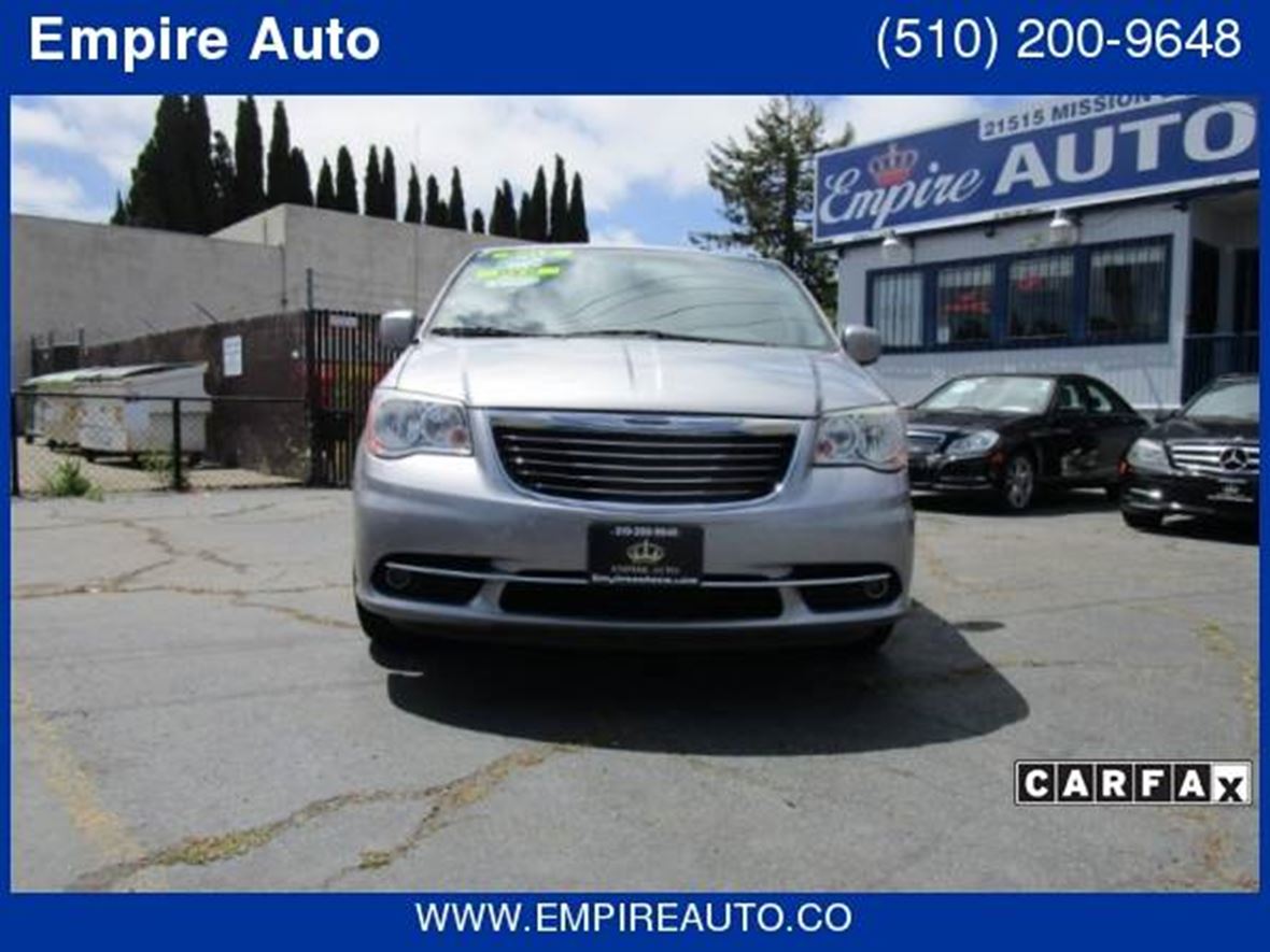 2013 Chrysler Town & Country for sale by owner in Etna