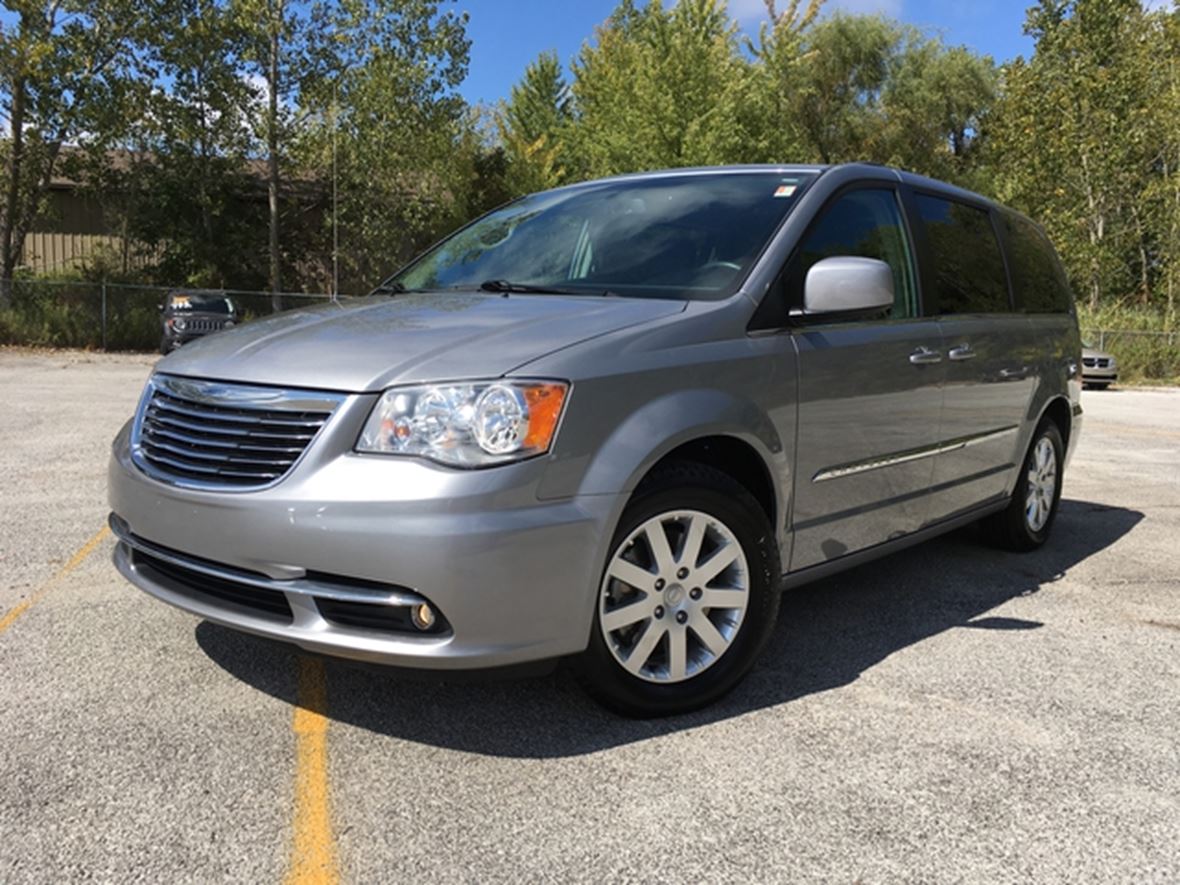 2014 Chrysler Town & Country for sale by owner in Valparaiso