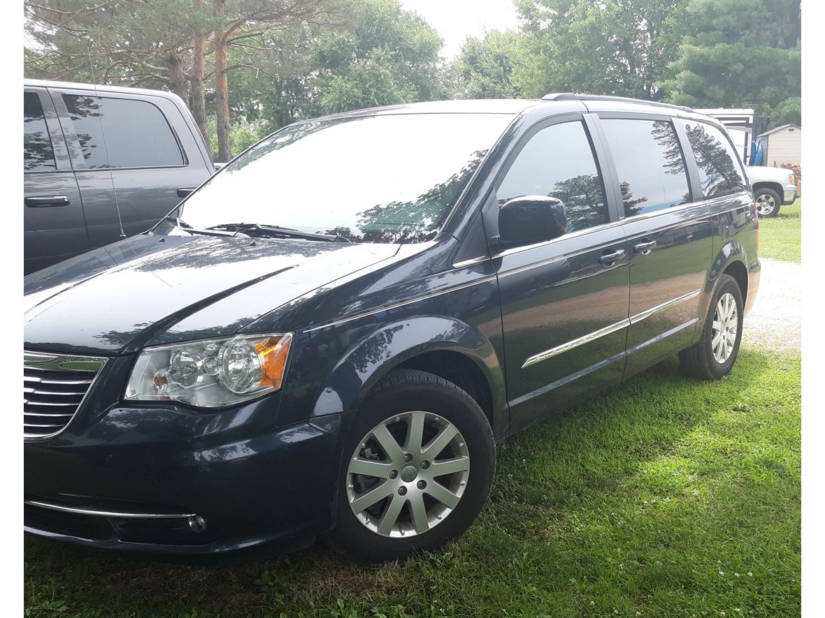 2014 Chrysler Town & Country for sale by owner in Spring Grove