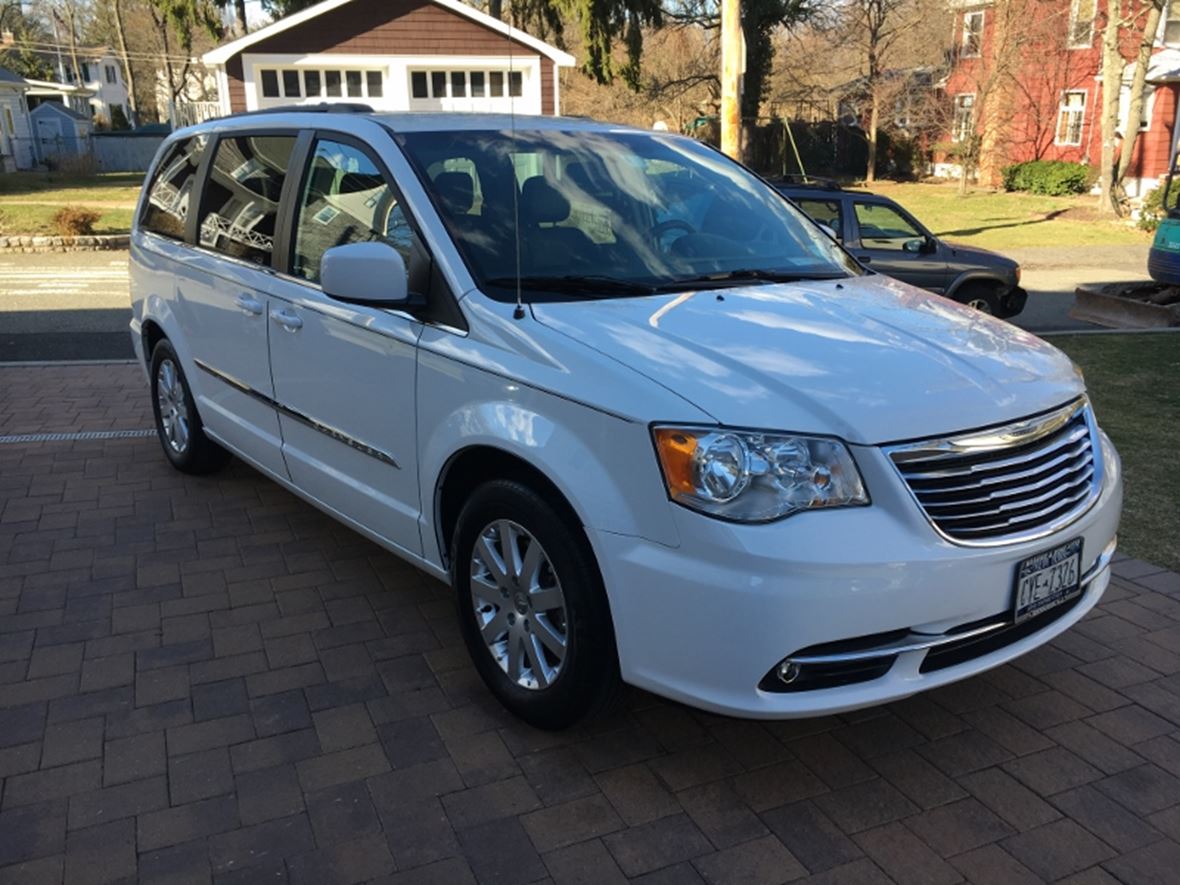 2015 Chrysler Town & Country for sale by owner in Staten Island