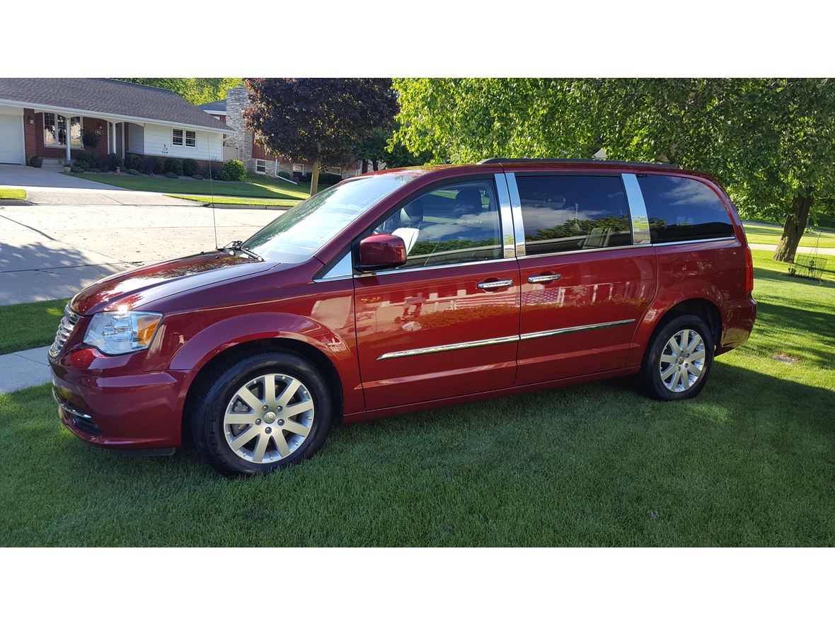 2015 Chrysler Town & Country for sale by owner in Manitowoc