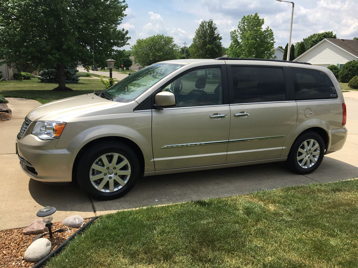 2015 Chrysler Town & Country for sale by owner in Chatham