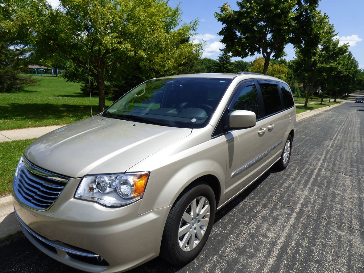 2016 Chrysler Town & Country for sale by owner in Madison