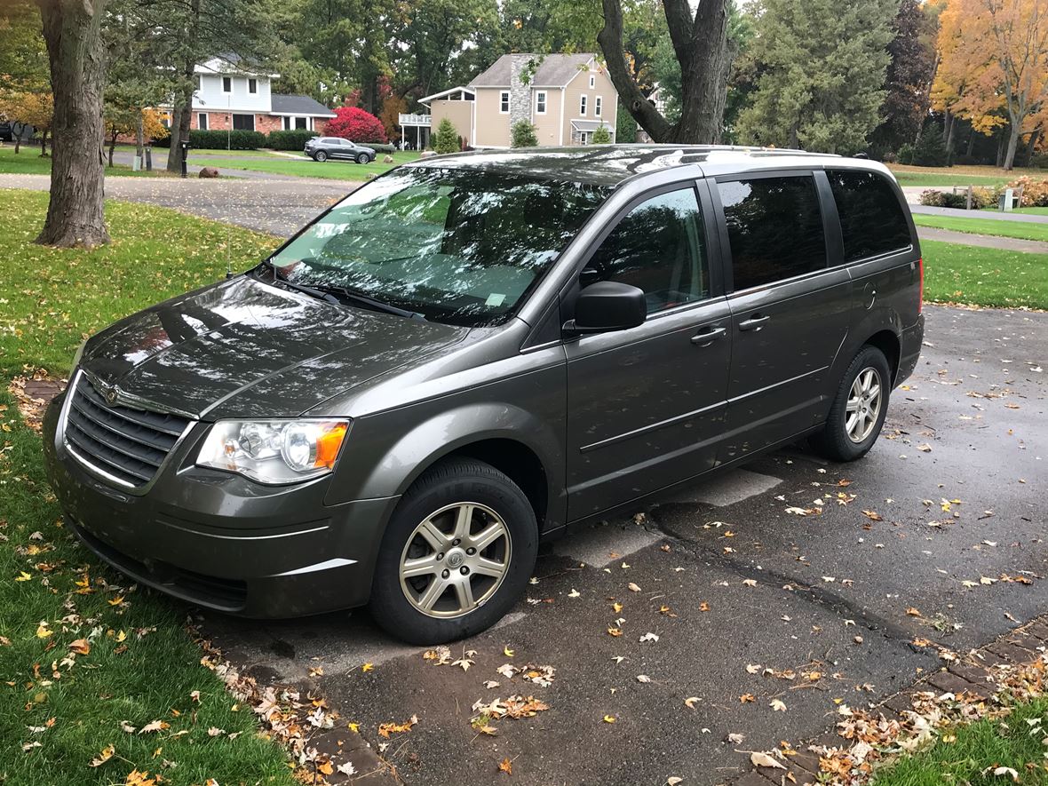 2010 Chrysler Town and Country LX for sale by owner in Brighton