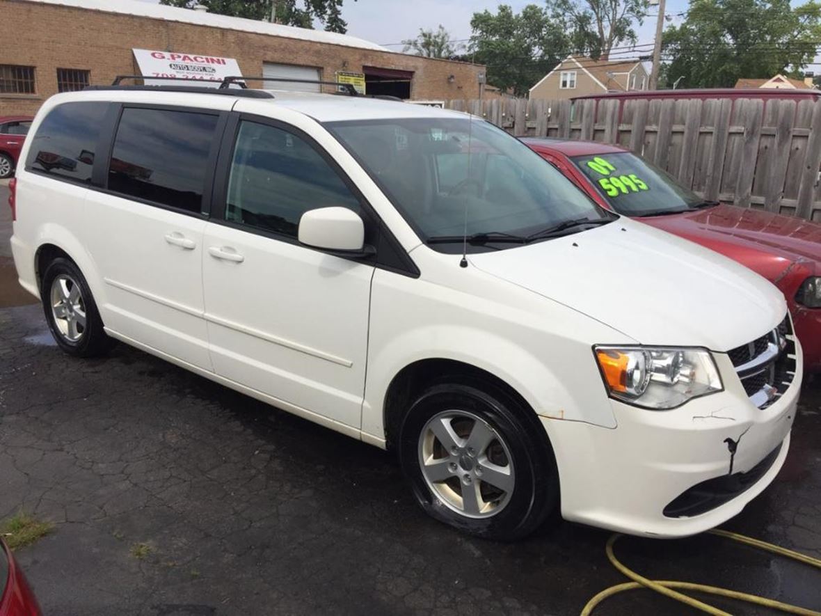 2013 Dodge Caravan for sale by owner in Stone Park