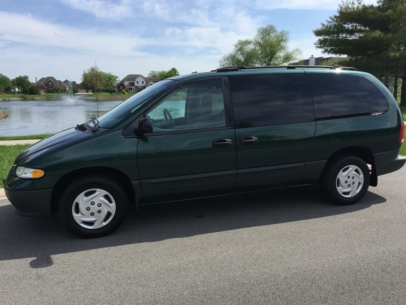 1997 Dodge Caravan se for sale by owner in SPRINGFIELD