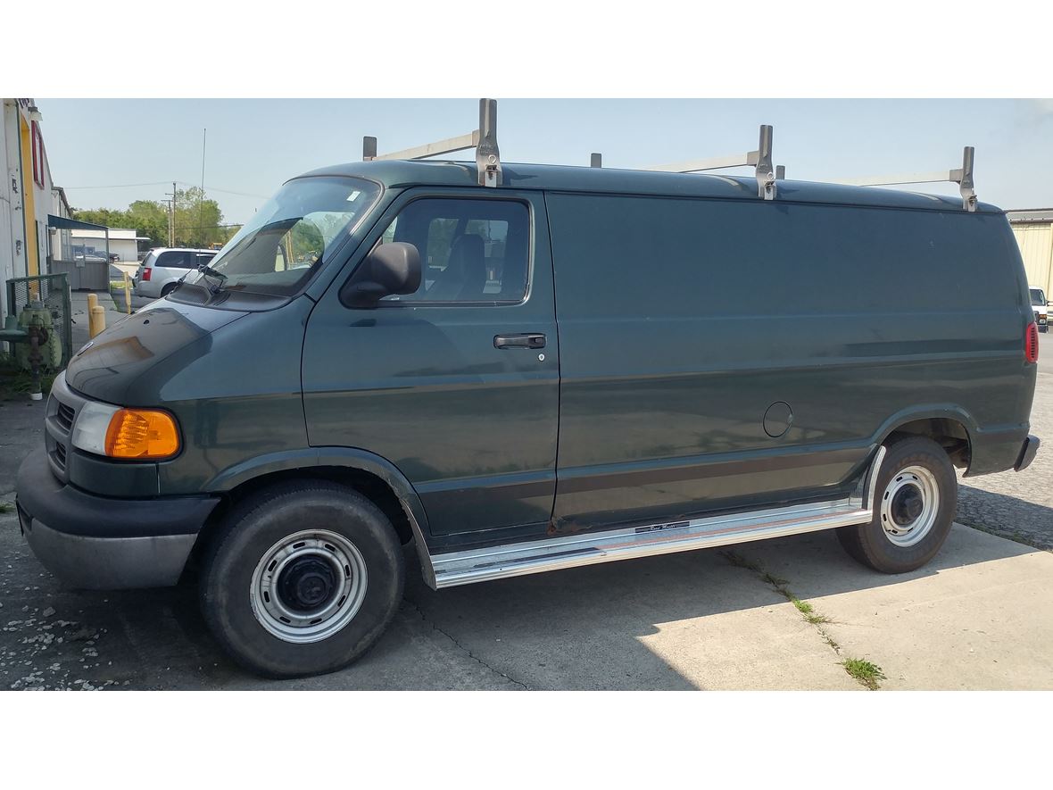 2002 Dodge Cargo Ram Van 3500 for sale by owner in Lima