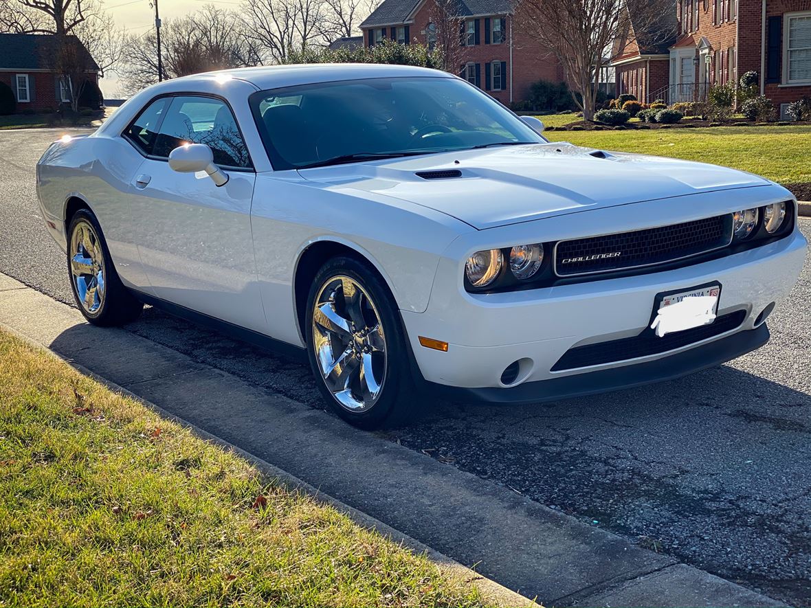 2014 Dodge Challenger for sale by owner in Roanoke