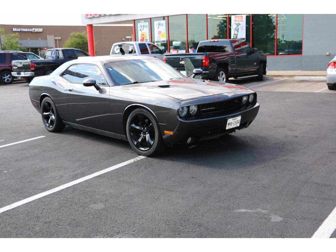 2014 Dodge Challenger for sale by owner in Bastrop